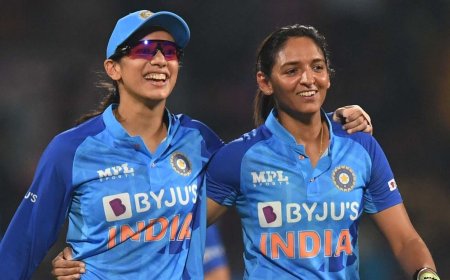 Smriti Mandhana stands by Harmanpreet Kaur as ICC takes action against Indian skipper; watch what happened in Bangladesh