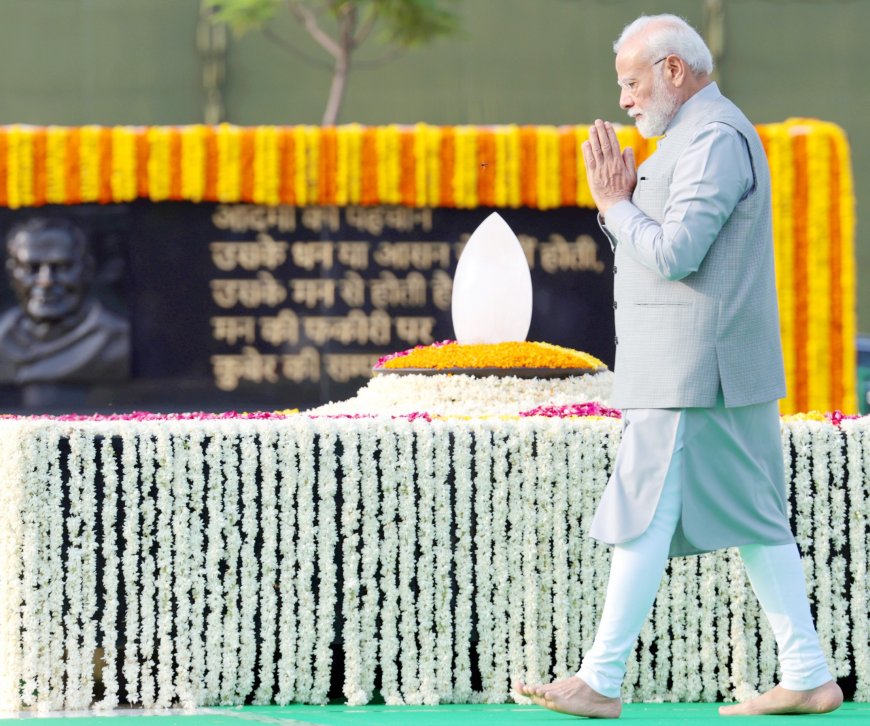 PM performing parikrama at the Samadhi of the former PM Shri Atal Bihari Vajpayee on his death anniversary at Sadaiv Atal