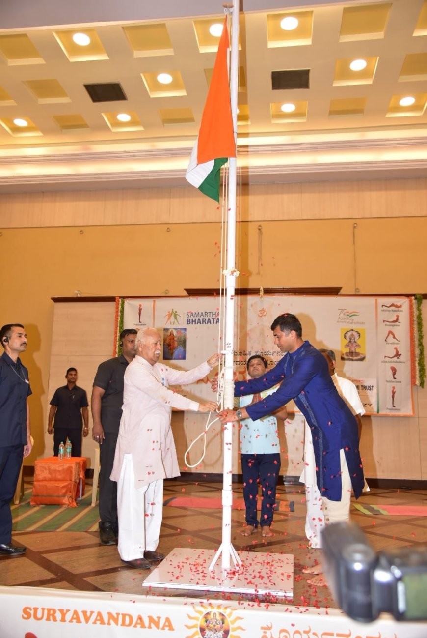 RSS Sarsanghchalak hoists National Flag on the occasion of Independence Day