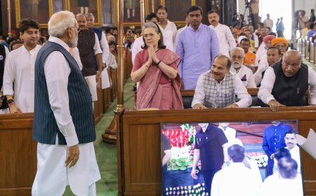 PM meets the members of Parliament at the Central Hall of the old Parliament building