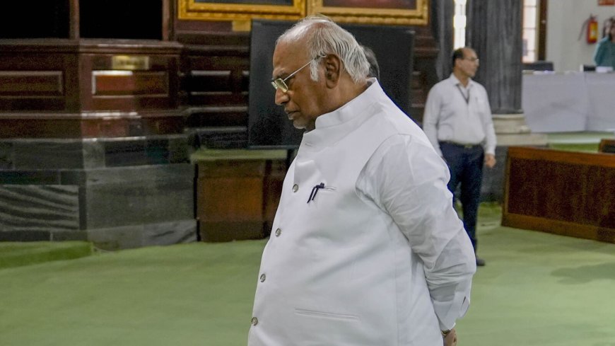 Ahead of polls, Mallikarjun Kharge drops Manmohan Singh, other veteran Congress leaders from Central Election Committee