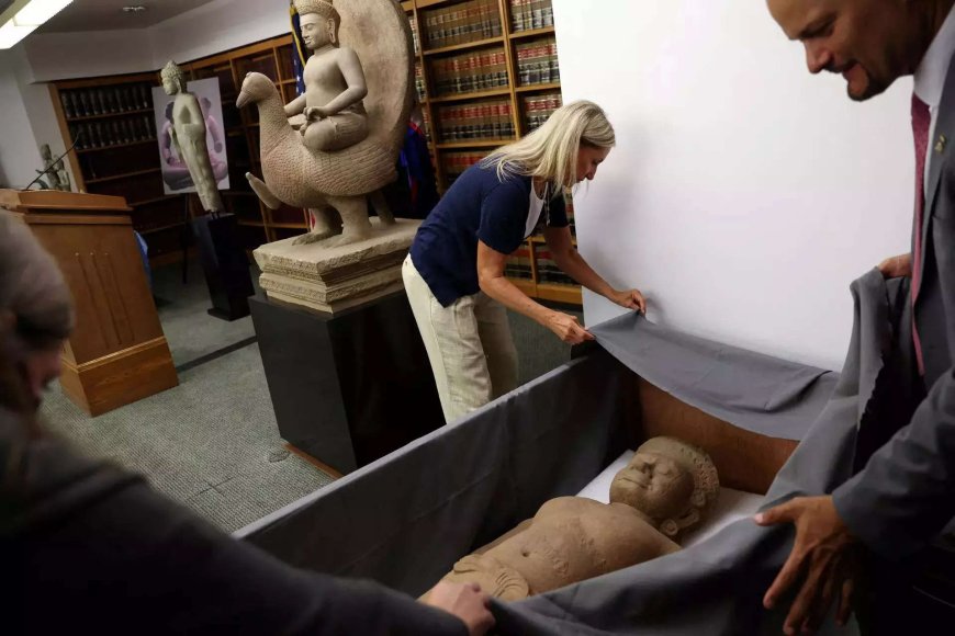 Family of late US billionaire George Lindemann agrees to return looted artefacts to Cambodia