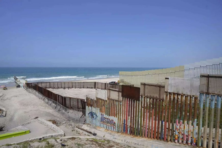 11 Mexican police convicted in murder of 17 migrants near US border