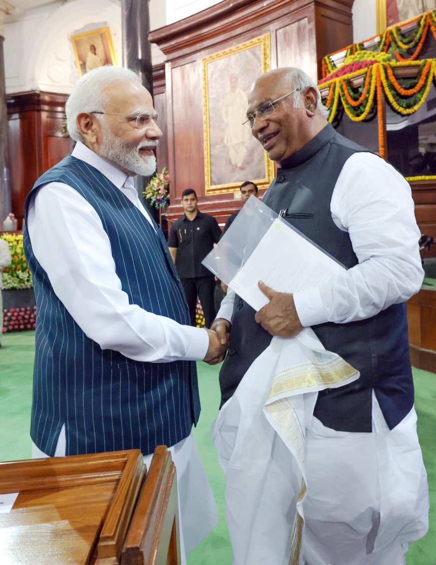 PM meets the members of Parliament at the Central Hall of the old Parliament building