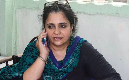 Police searches Teesta Setalvad's house in Mumbai