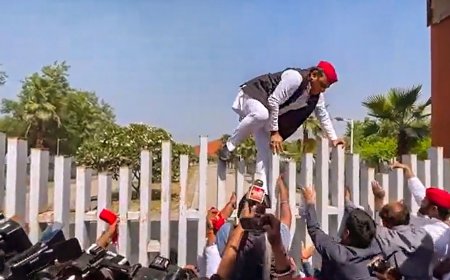 Akhilesh Yadav climbs boundary wall after being stopped from garlanding JP Narayan, warns of 'total revolution' | Watch
