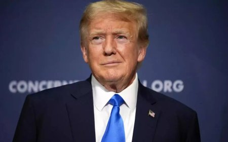 Trump asks judge to pause gag order in 2020 election case while he pursues his appeal