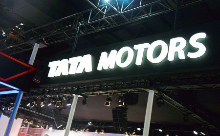 Tata Motors shares dip before Q2 results. Experts give 'buy' ahead of Tata Technplogies IPO launch