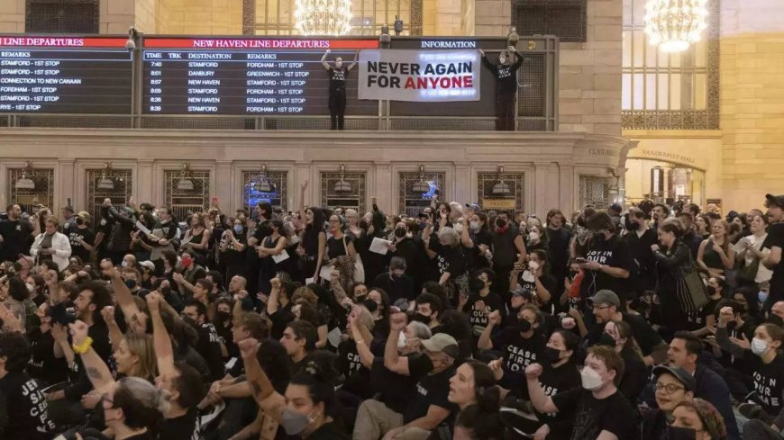 Israel-Hamas war: Protesters shut New York's Grand Central