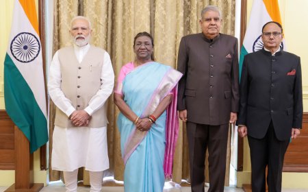 PM attends swearing in ceremony of Chief Information Commissioner, Shri Heeralal Samariya at Rashtrapati Bhavan