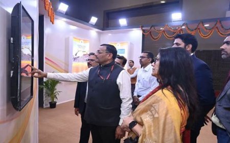 Coal Secretary Amrit Lal Meena visits Coal India Ltd pavilion at IITF 2023