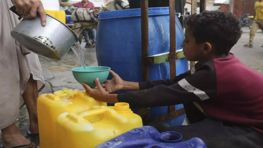 The average Palestinian in Gaza is living on 2 pieces of bread a day, UN official says