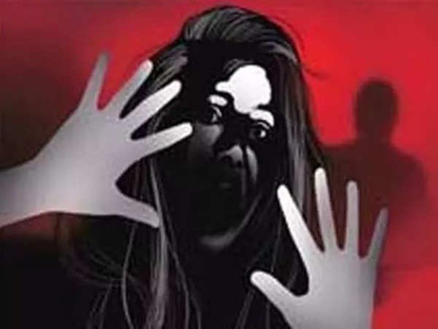 Kerala school teacher flashes at girl on bus, held