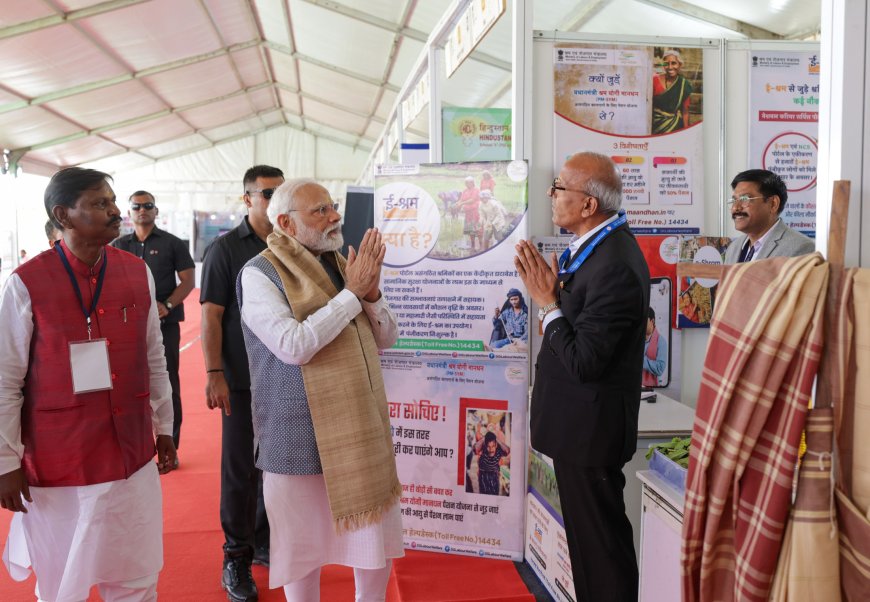 PM visits an exhibition at Khunti, in Jharkhand