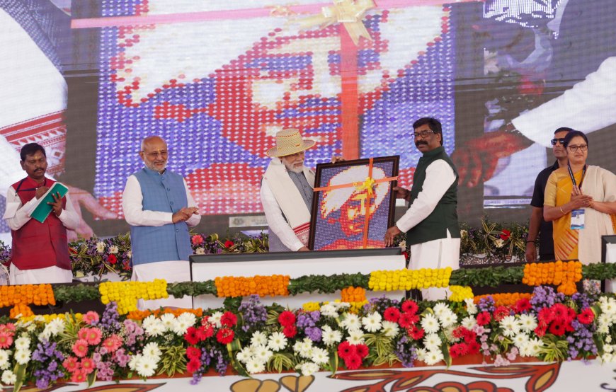 PM participates in the programme marking the celebrations of Janjatiya Gaurav Diwas at Khunti