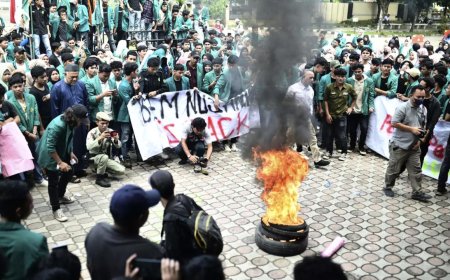 Students in Indonesia protest the growing numbers of Rohingya refugees in Aceh province