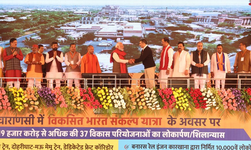 PM at the laying foundation stone of multiple development projects in Varanasi