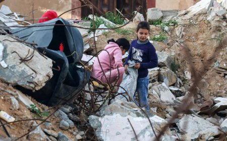 Israel's aircraft, tanks step up strikes as it plans to reduce troops