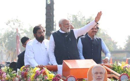 PM receives warm welcome by people on his arrival at Nashik,
