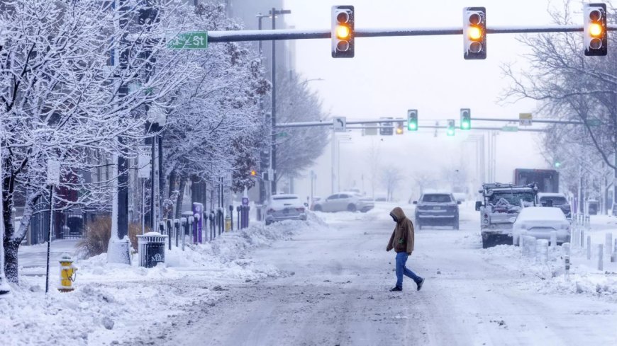 Massive winter storm brings heavy snow, tornadoes in US, knocks out power