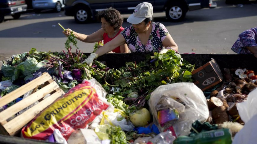 Argentina's annual inflation soars to 211.4%, the highest in 32 years