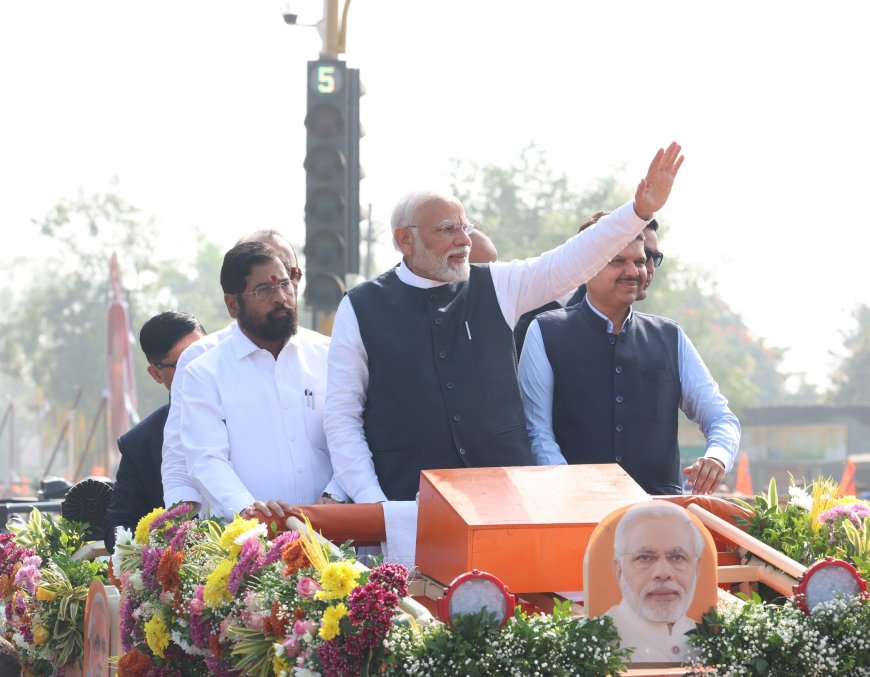 PM receives warm welcome by people on his arrival at Nashik,