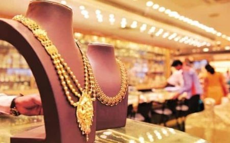 Gold rate today at four week high. Should you buy as Middle East crisis boosts demand for yellow metal?