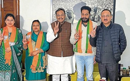 Chandigarh mayor Manoj Sonkar resigns, 3 Aam Aadmi Party councillors join BJP. Here's what happened