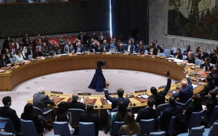 Israel continues to bomb Gaza as US vetoes UNSC resolution