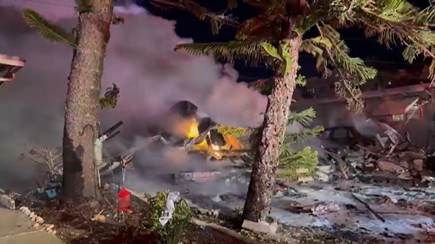 Several dead as small plane crashes and burns in Florida mobile home park