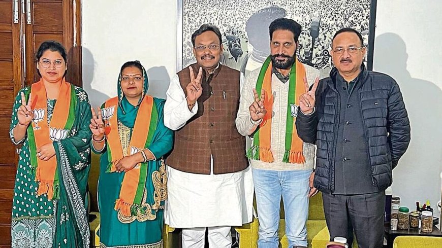 Chandigarh mayor Manoj Sonkar resigns, 3 Aam Aadmi Party councillors join BJP. Here's what happened