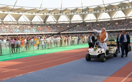 PM participates in the beneficiaries of PM SVANidhi scheme at JLN Stadium