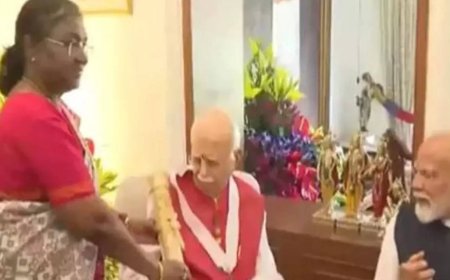 President confers Bharat Ratna on BJP stalwart LK Advani