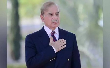 Cash-strapped Pakistan bans red carpets at official events to cut down on expenses