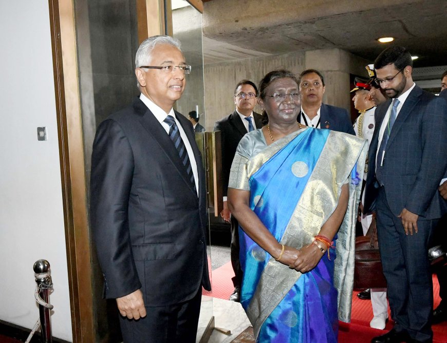 President of India, Smt. Droupadi Murmu with the PM of Mauritius, Pravind Kumar Jugnauth, in Mauritius