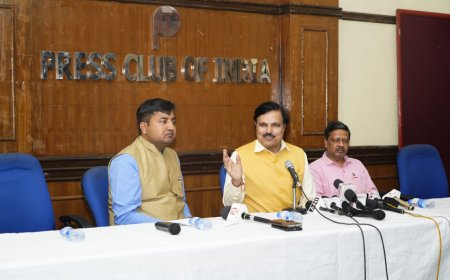 Khushhali Foundation organises Virat Kavi Sammelan in Delhi University