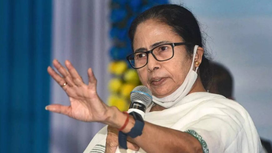 Mamata condemns cancellation of 25k school jobs