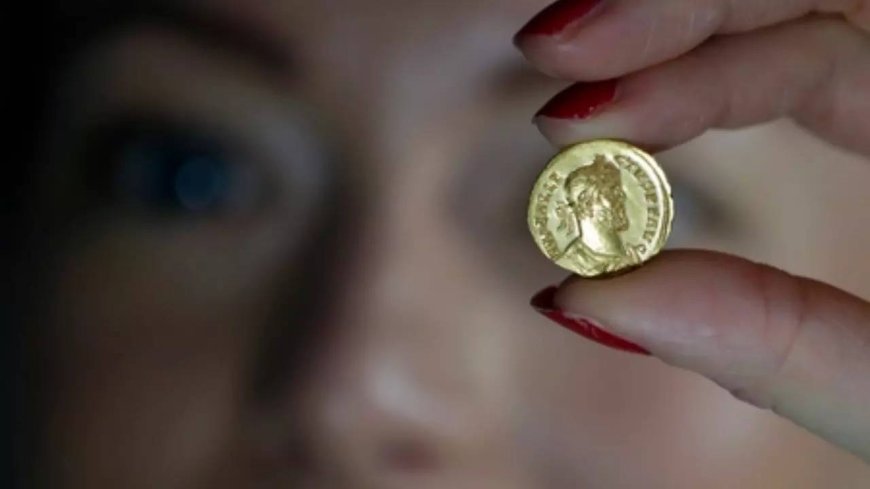 UK couple discovers over 1000 17th-century coins while renovating kitchen