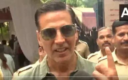 Akshay Kumar casts his vote for the first time after getting Indian citizenship