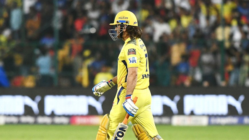Virat Kohli heads to CSK dressing room to meet MS Dhoni after Thala exits without handshake; Netizens divided