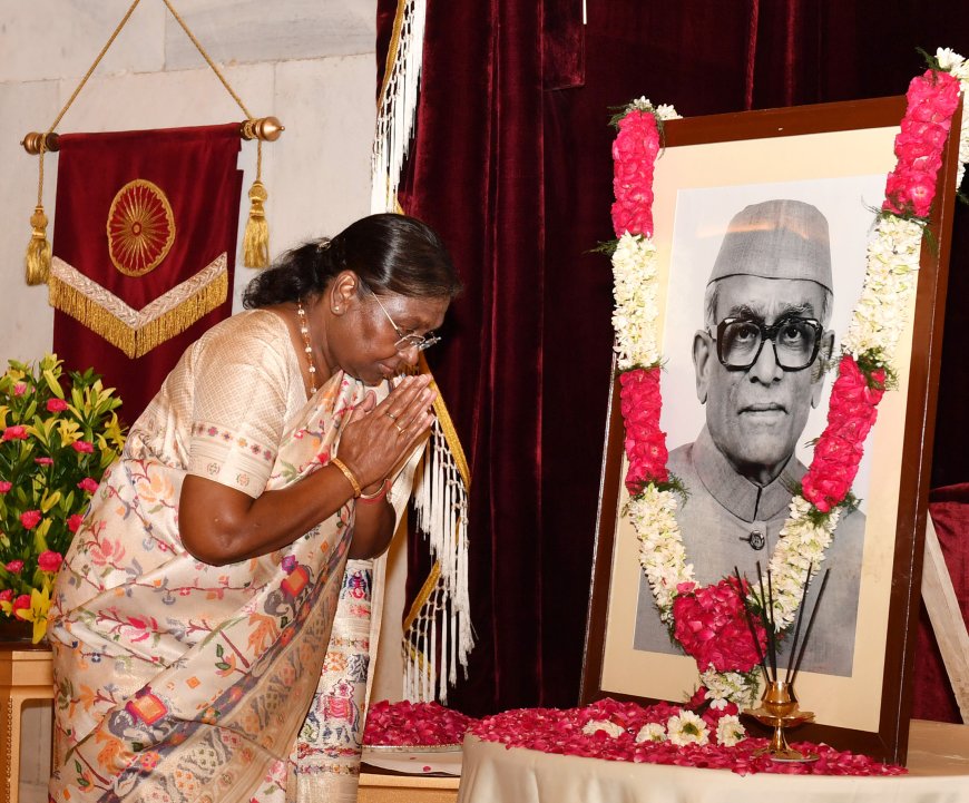 President of India, Smt Droupadi Murmu paid floral tributes to former President of India, Shri Neelam Sanjiva Reddy on his birth anniversary