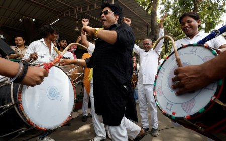 Lok Sabha Elections 2024: Celebrations outside Congress headquarters in Delhi | WATCH