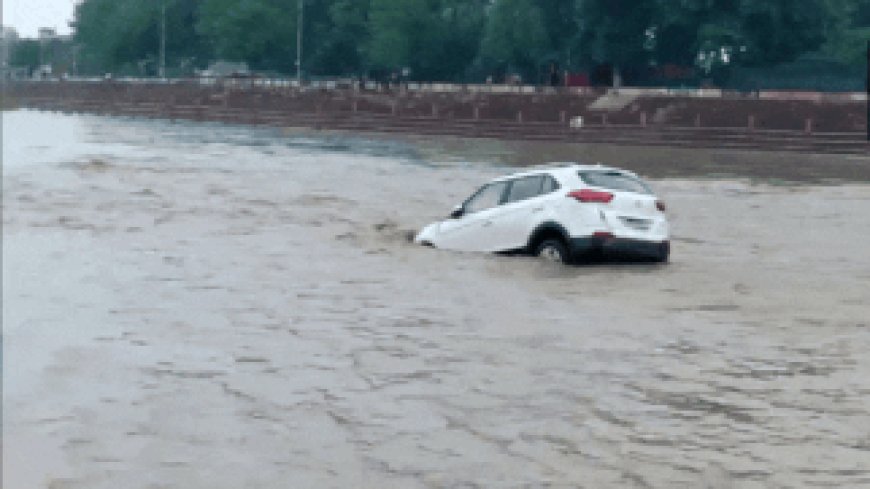 Video: Cars, buses swept away in Haridwar after heavy rain