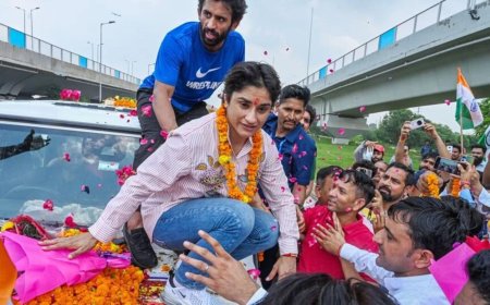 Raksha Bandhan: Vinesh Phogat cracks joke on brother's gift, says 'earned this much...'