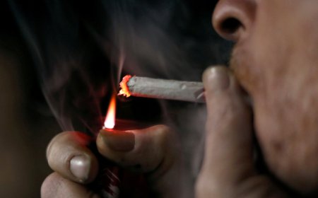 Ministers eye extending smoking ban to outdoor venues across UK