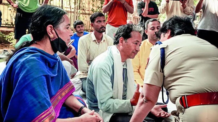 Cops end silent protest in Sonam Wangchuk's support