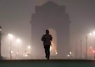 Delhi chokes under smog: AQI hits ‘severe’ level at 414; flights, trains delayed as visibility dips