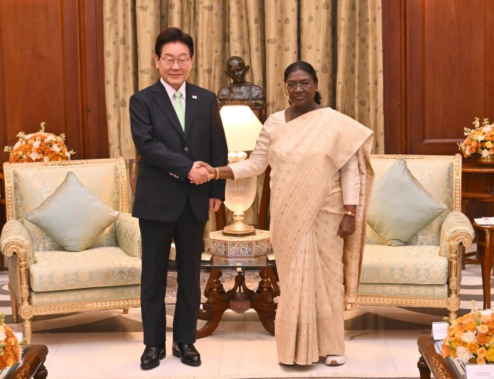 PRESIDENT OF INDIA HOSTS PRESIDENT OF THE REPUBLIC OF KOREA