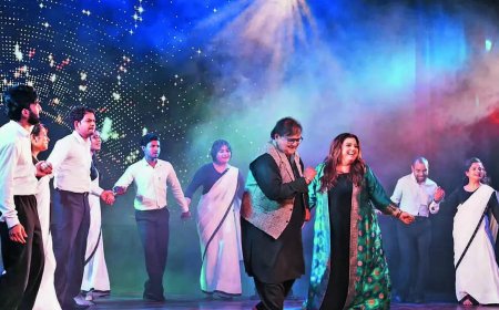 Theatre review: Rakesh-Delnaaz bring filmi romance to stage